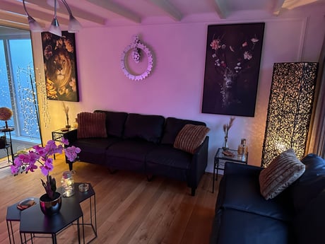 Living room. Smart TV Netflix Fireplace