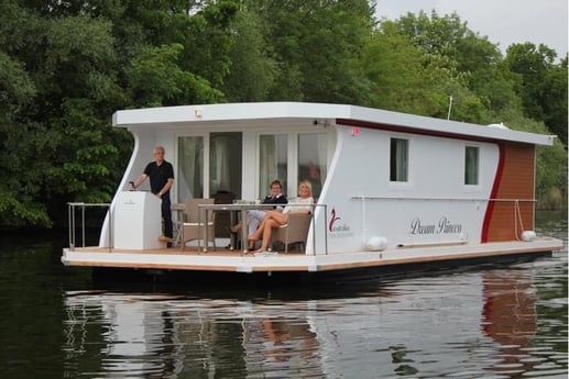 Be welcome aboard at our Brandenburger Houseboat