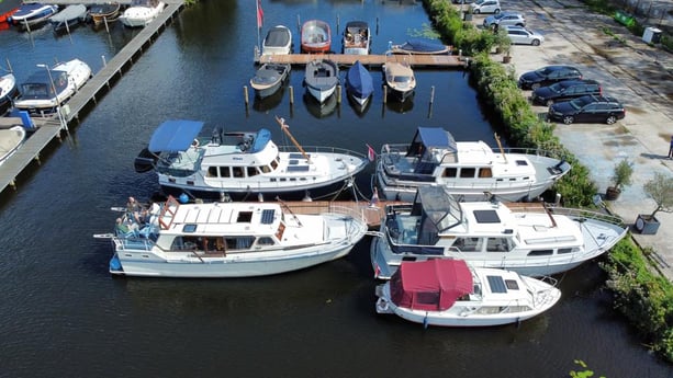 Our offer of four motor yachts on the same loaction. You can park your car for free in the harbour area 30 metres from the boat.